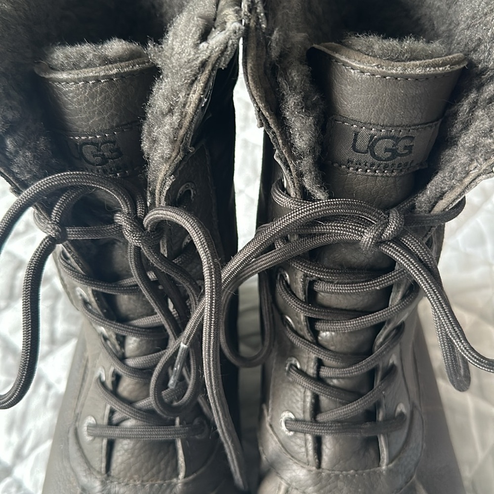 UGG Adirondack II Boots Womens Gray Size US 8